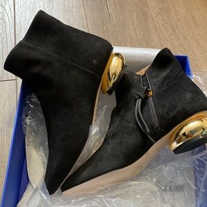 Stuart Weitzman bootie sz6.5